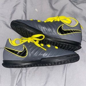 Toddler boys Nike tennis shoes 12c